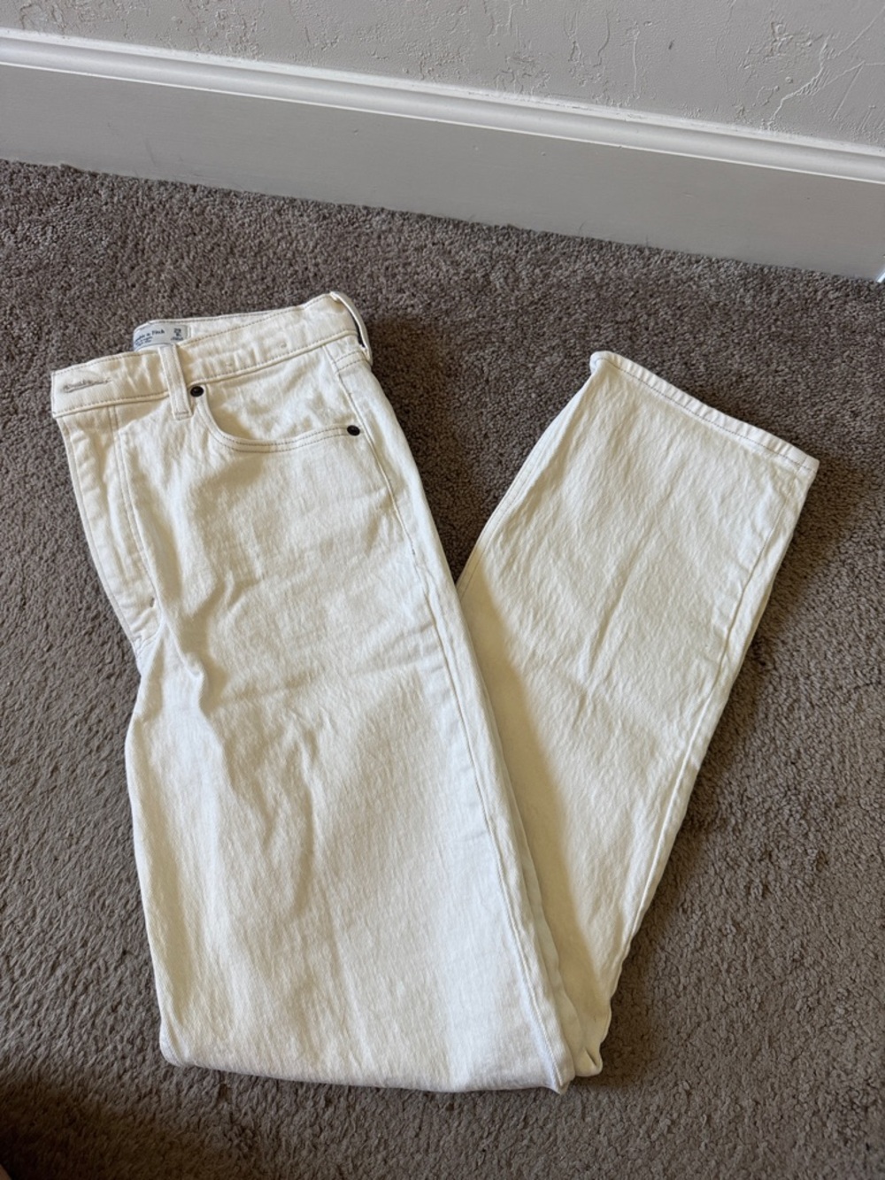 Abercrombie & Fitch Women’s 90s ultra high rise white denim Straight-Leg size 29